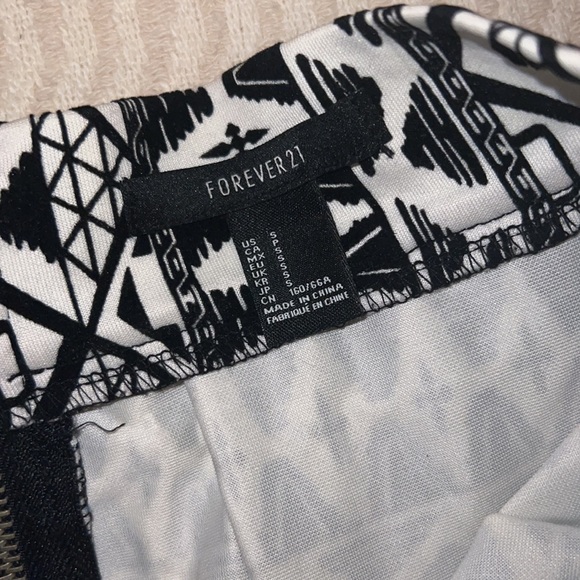 ❌SOLD❌patterned skirt - Picture 3 of 3